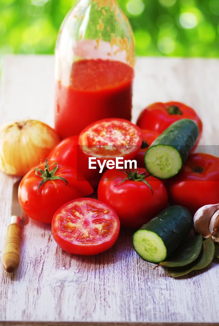 CLOSE-UP OF FRUITS AND VEGETABLES ON TABLE