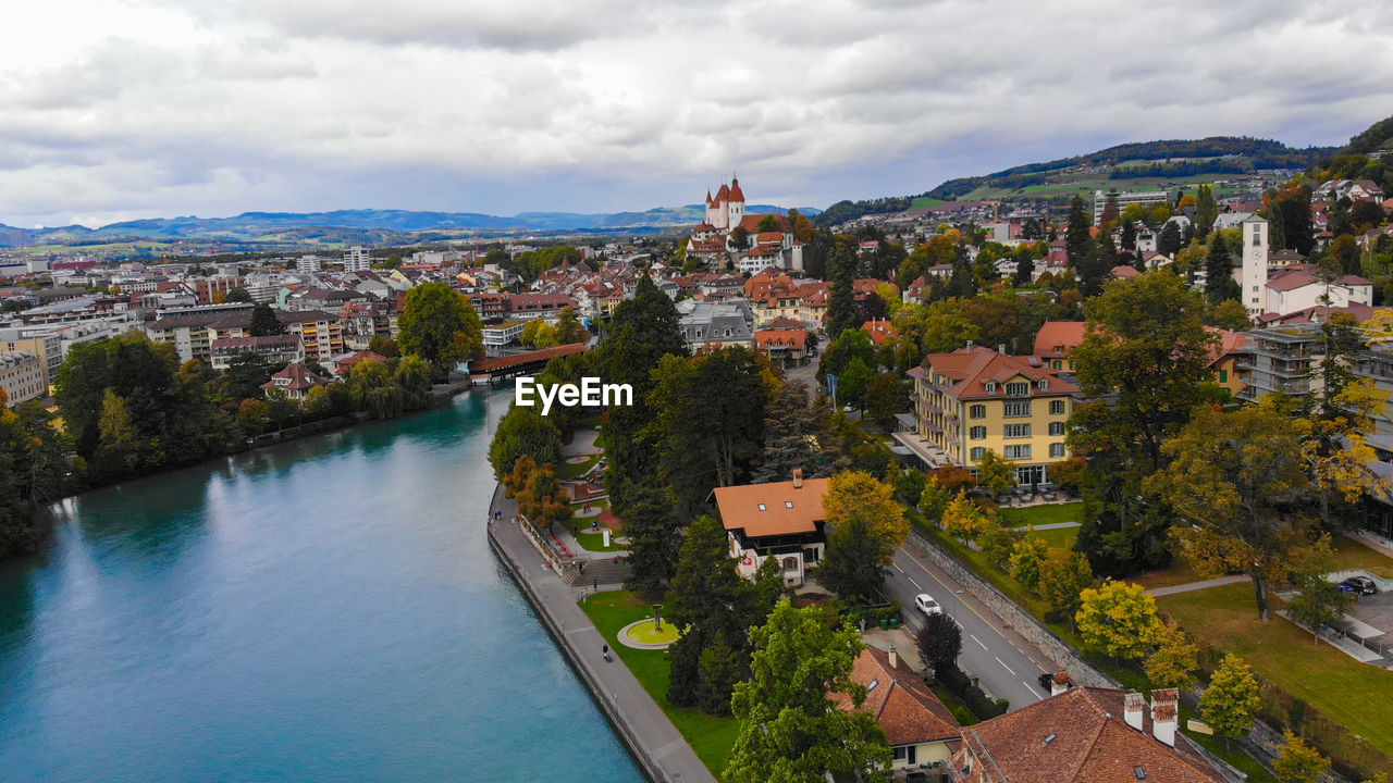 HIGH ANGLE VIEW OF TOWNSCAPE BY BUILDINGS IN CITY