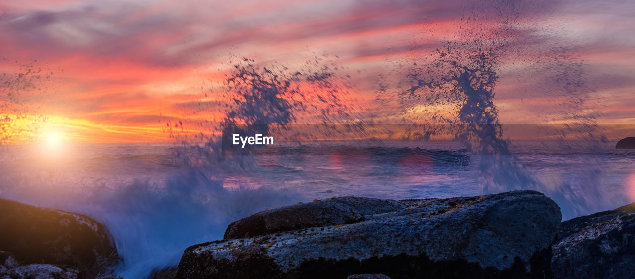 PANORAMIC VIEW OF SEA DURING SUNSET