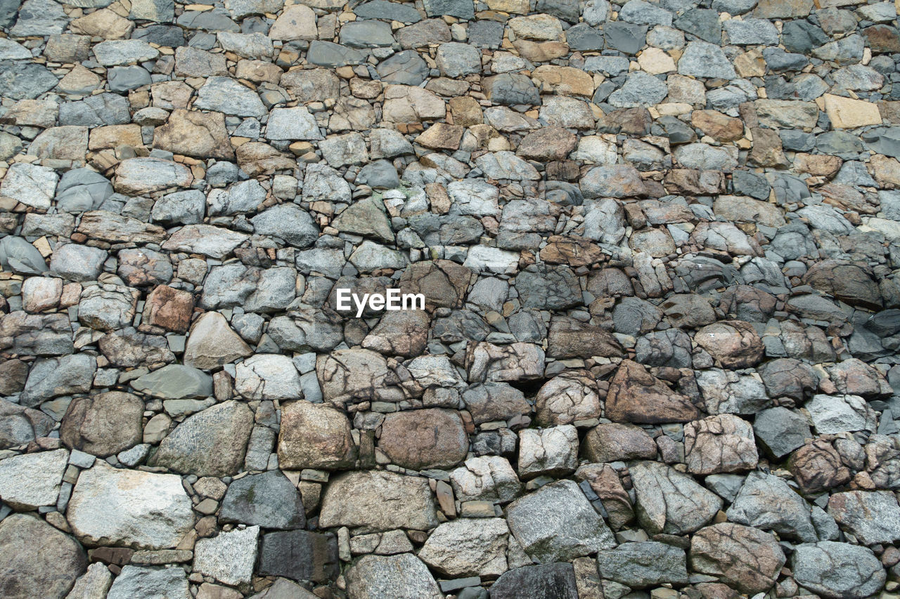 CLOSE-UP OF STONE WALL