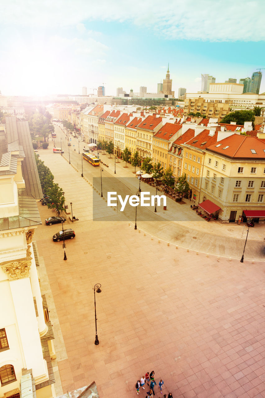 HIGH ANGLE VIEW OF BUILDINGS IN TOWN