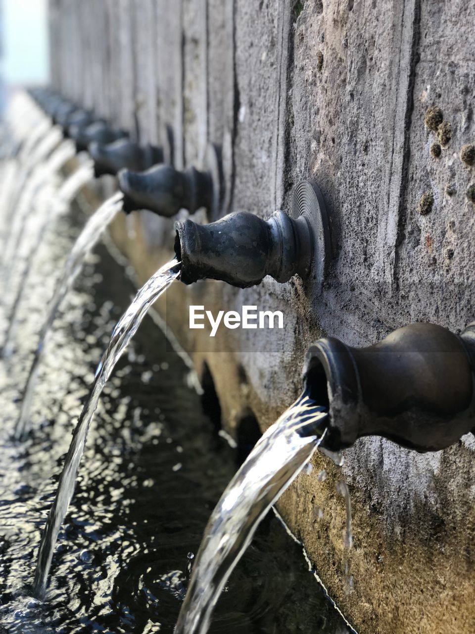 CLOSE-UP OF WATER FALLING ON FOUNTAIN