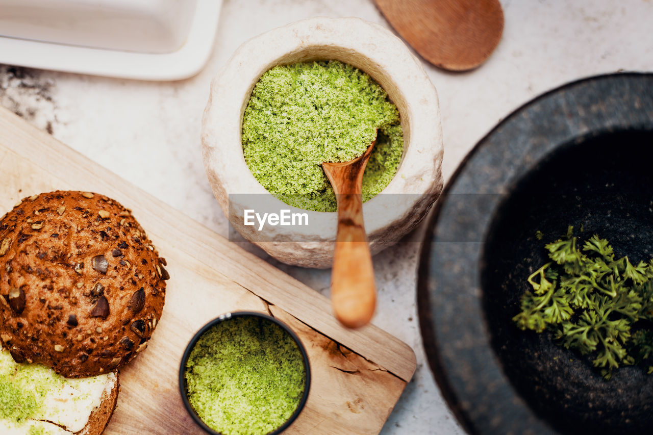 Production of parsley herb salt in a mortar