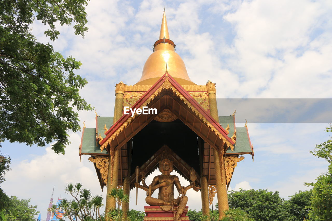 LOW ANGLE VIEW OF TEMPLE AGAINST SKY
