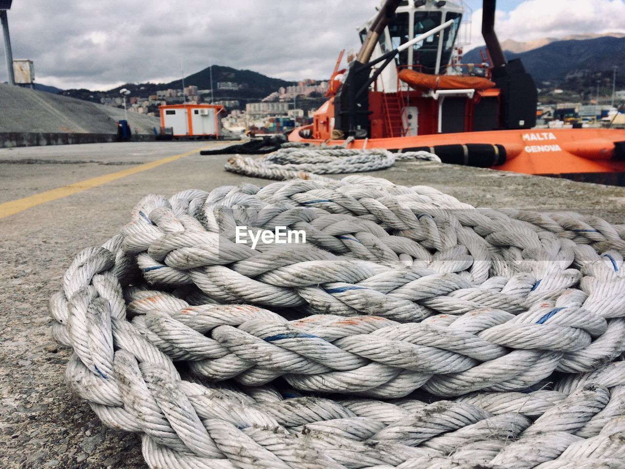 CLOSE-UP OF ROPE TIED TO FISHING BOAT