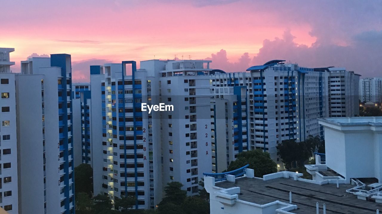 VIEW OF RESIDENTIAL BUILDINGS AGAINST CLOUDY SKY