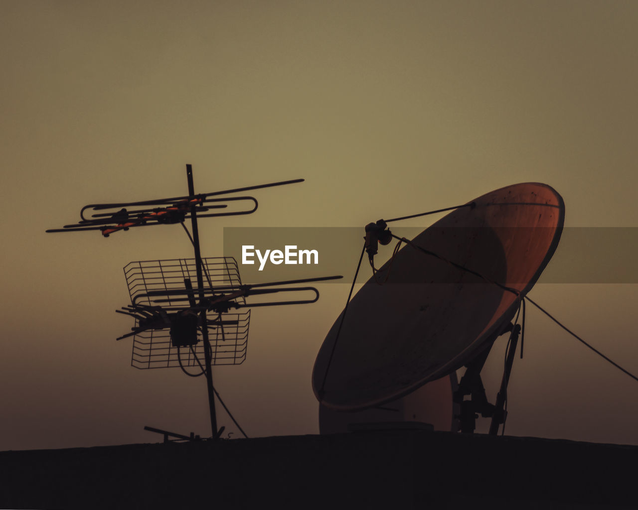 antenna, satellite, satellite dish, television antenna, technology, telecommunications engineering, broadcasting, communication, wireless technology, vehicle, no people, television aerial, global communications, telecommunications equipment, equipment, nature, sky, aircraft, silhouette