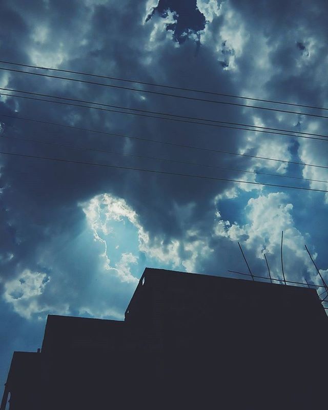 LOW ANGLE VIEW OF CLOUDY SKY AT DUSK