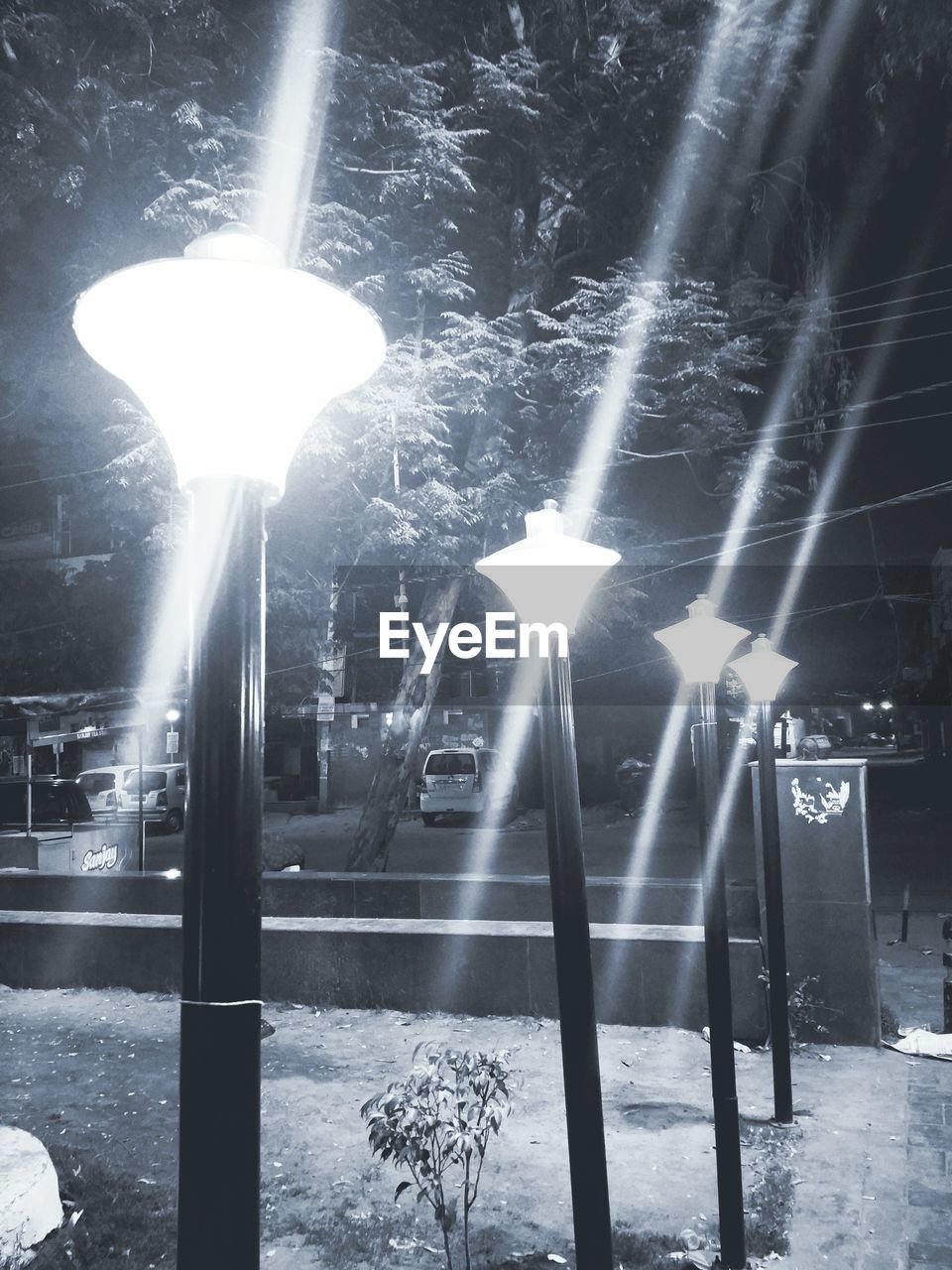 STREET LIGHT AT NIGHT