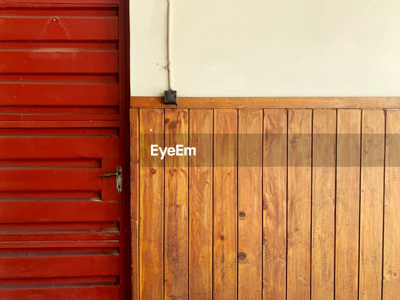 CLOSE-UP OF WOODEN DOOR