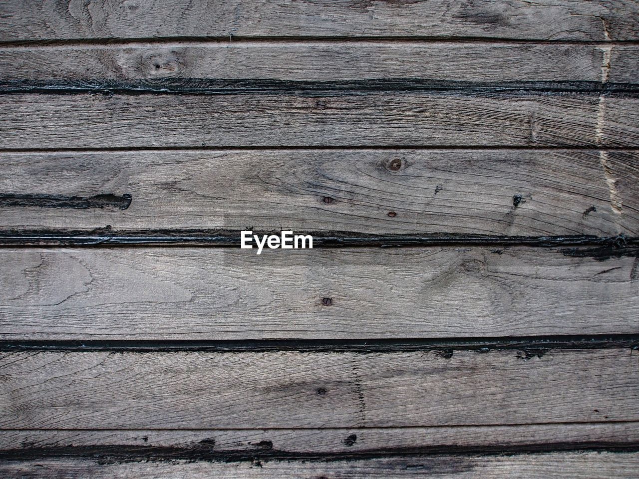 FULL FRAME SHOT OF OLD WEATHERED WOOD