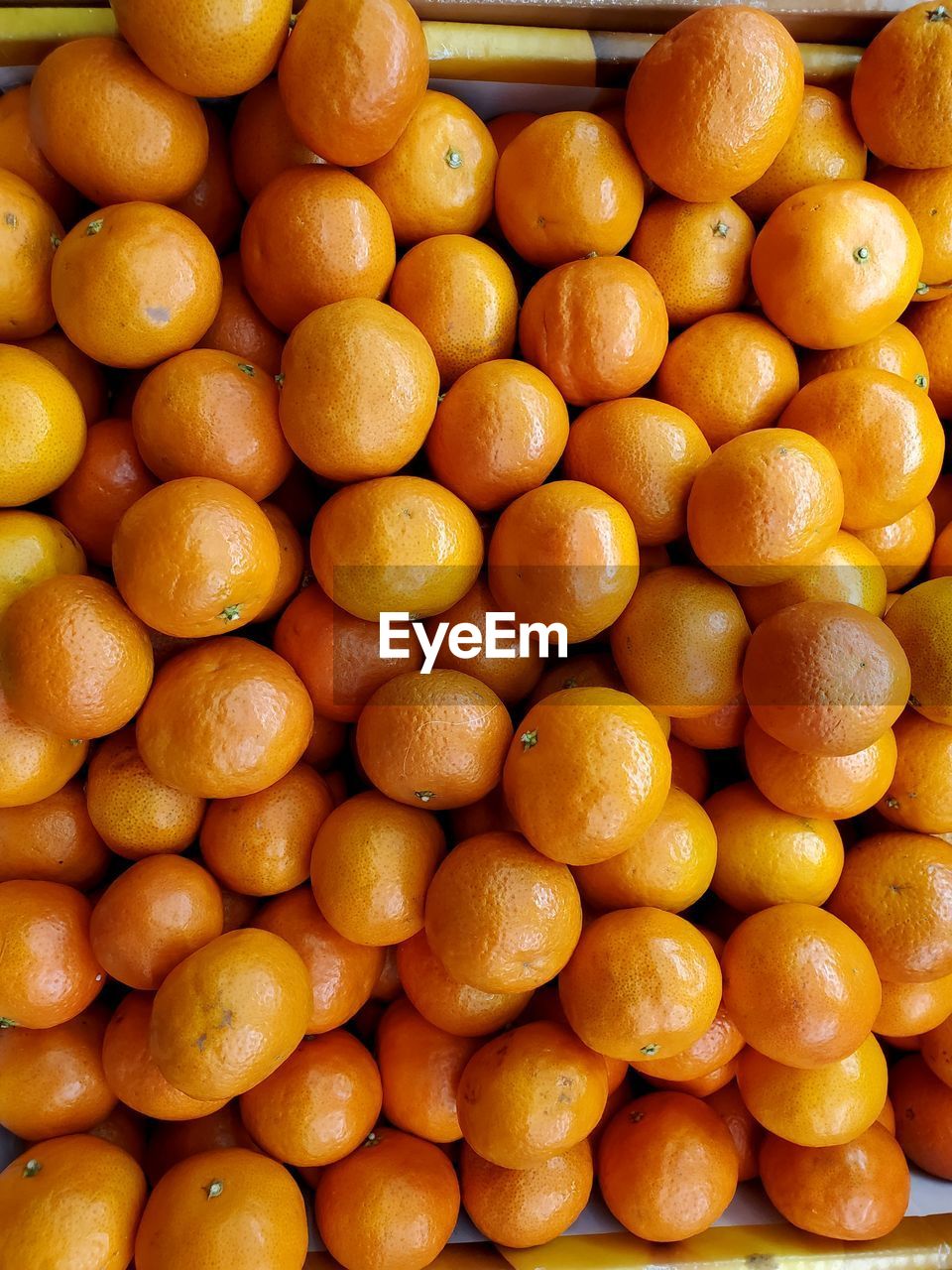 FULL FRAME SHOT OF ORANGES