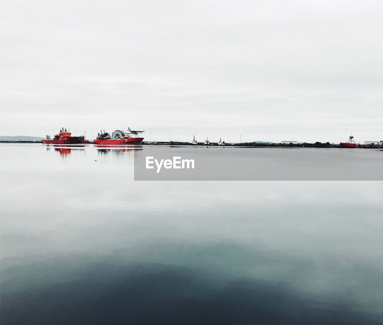 SHIP IN SEA AGAINST SKY