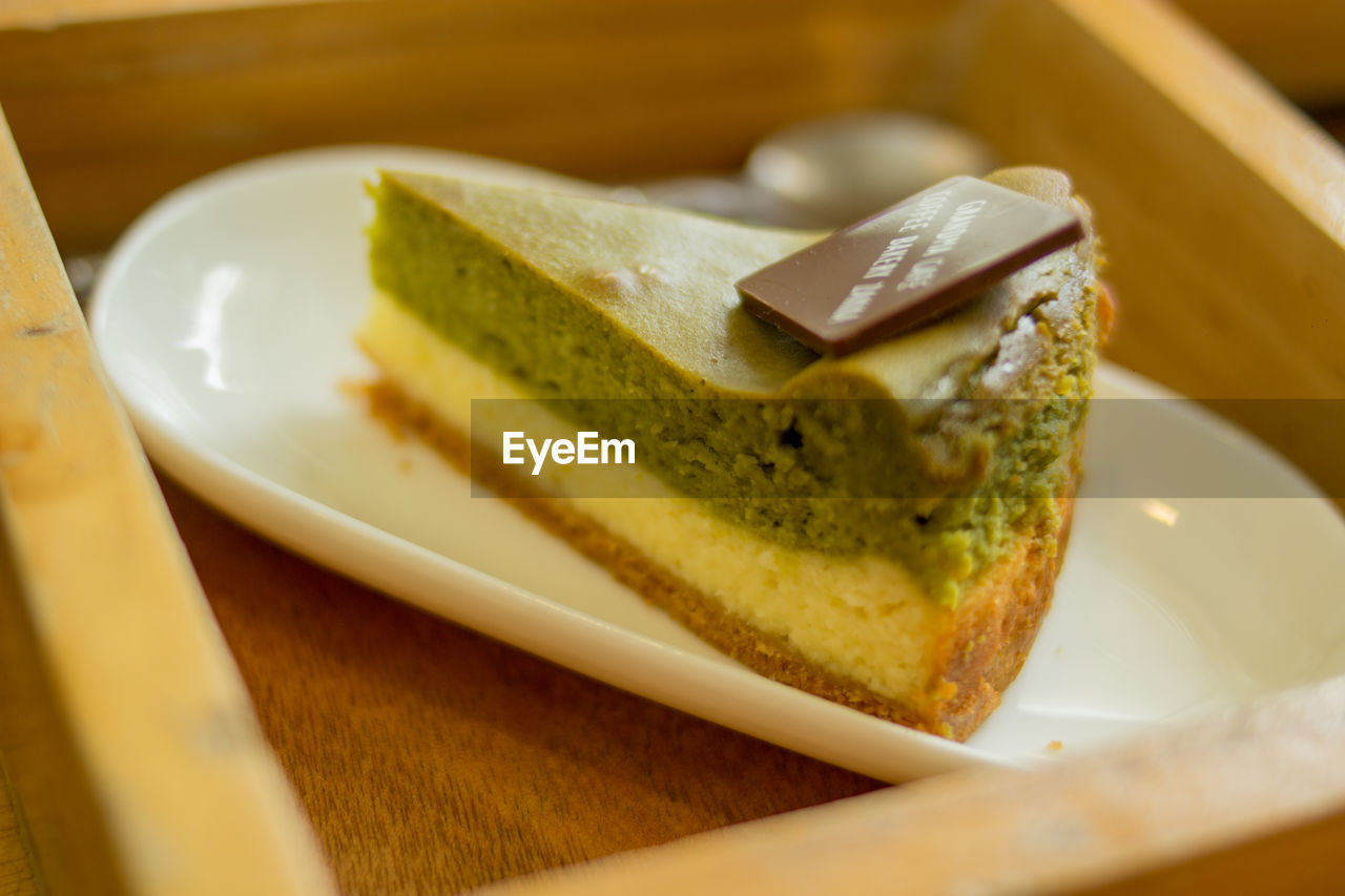 CLOSE-UP OF BREAD IN PLATE WITH SAUCE