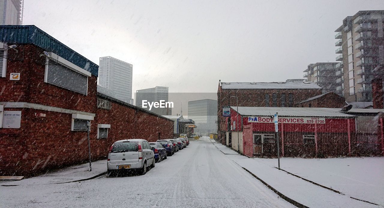 CARS ON ROAD IN CITY