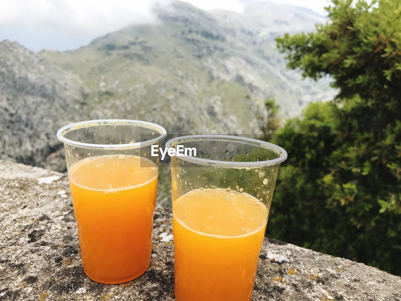 CLOSE-UP OF DRINK AGAINST GLASS