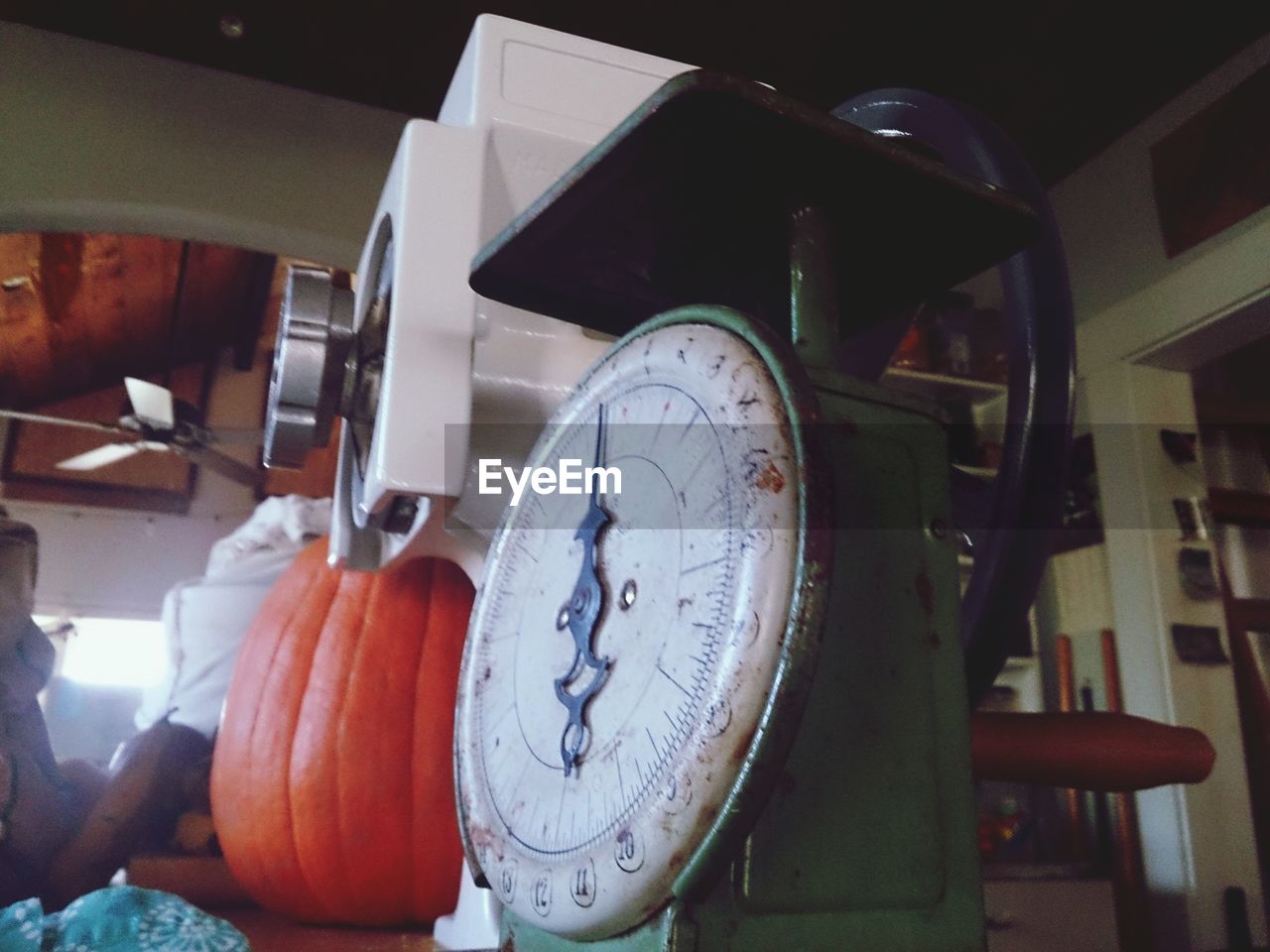 clock, time, no people, indoors, close-up, technology, day, minute hand, clock face