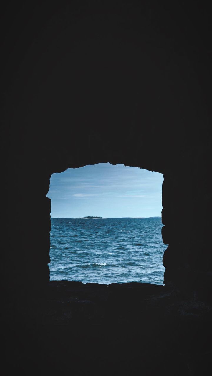 SCENIC VIEW OF SEA AGAINST SKY SEEN THROUGH ARCH