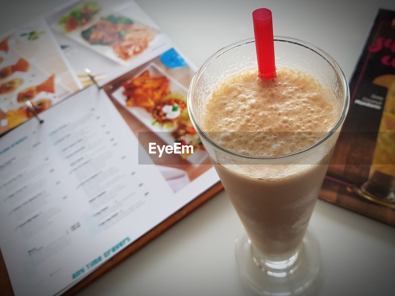 HIGH ANGLE VIEW OF COFFEE WITH DRINK ON TABLE