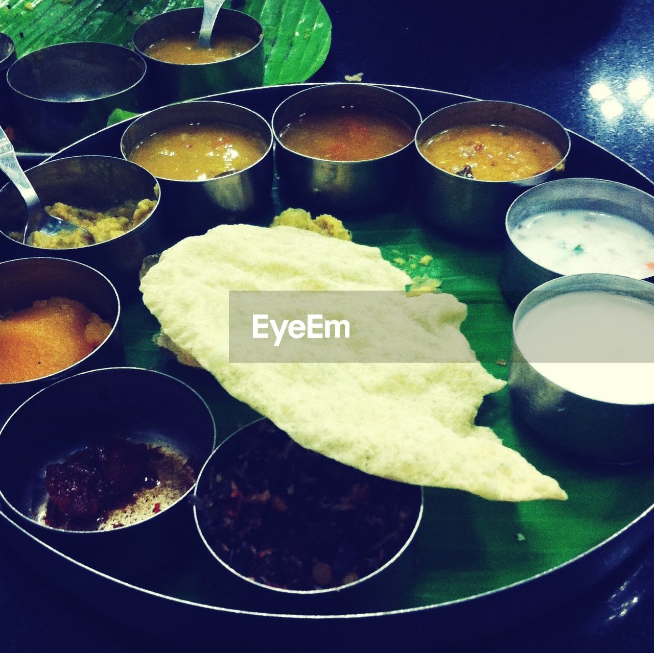 CLOSE-UP OF FOOD IN BOWL