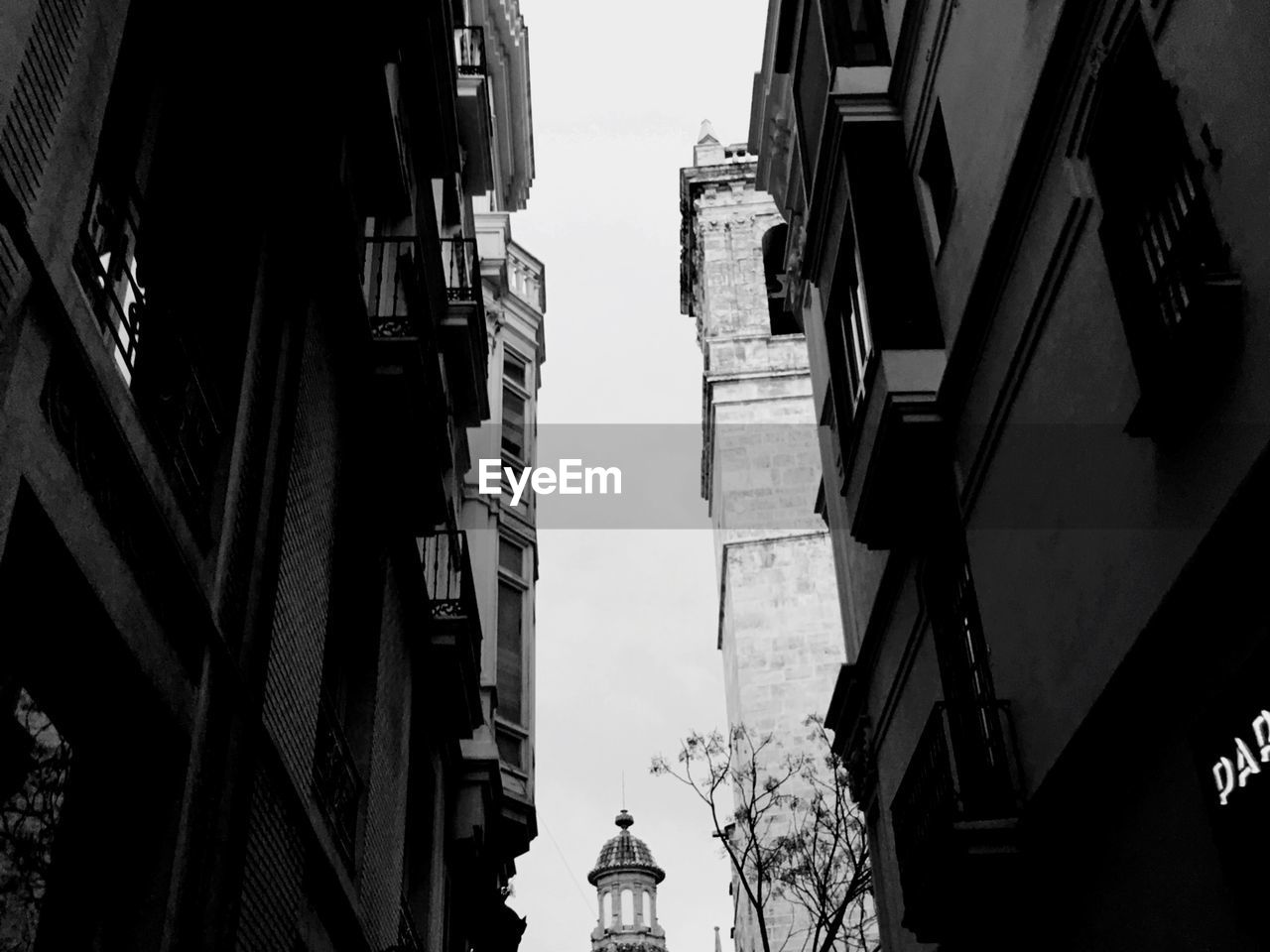 LOW ANGLE VIEW OF RESIDENTIAL BUILDINGS AGAINST SKY