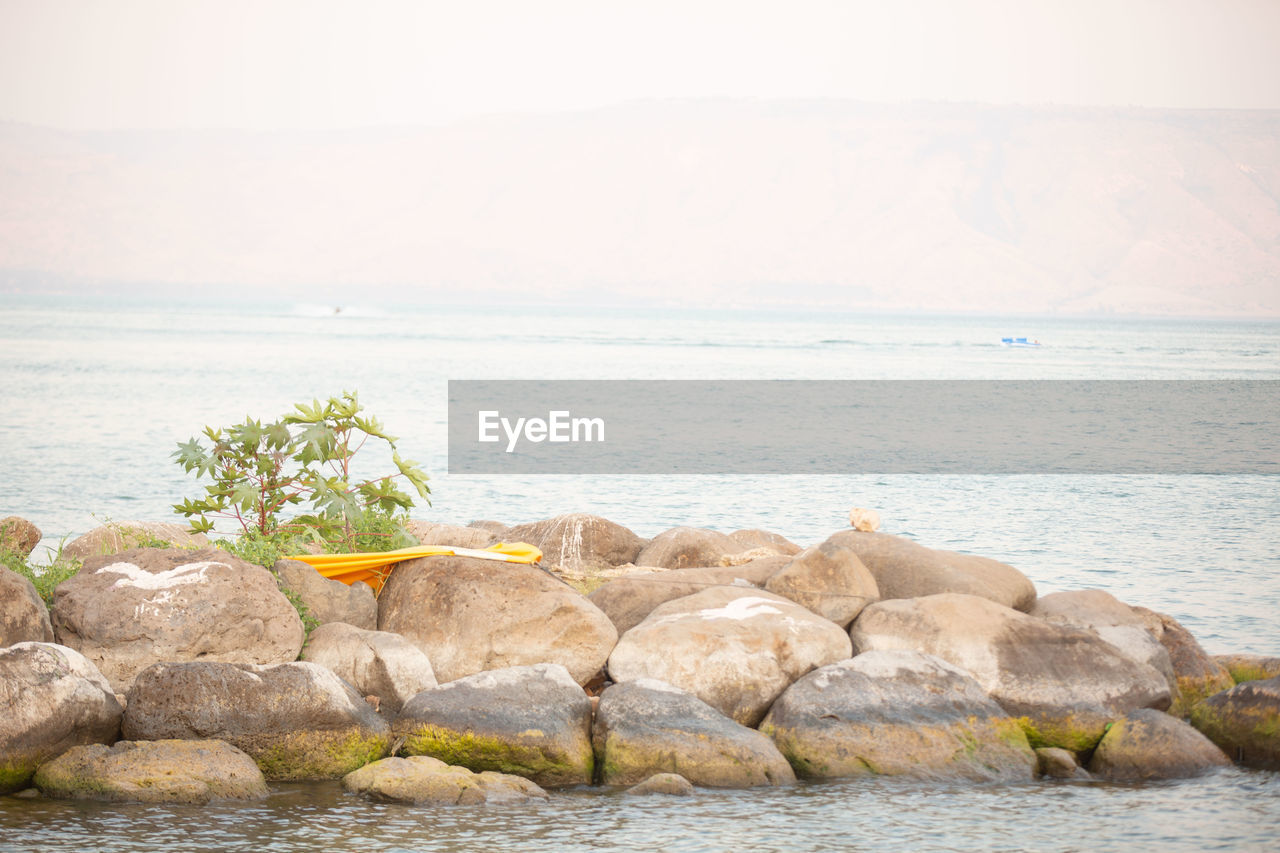 ROCKS ON SHORE AGAINST SEA