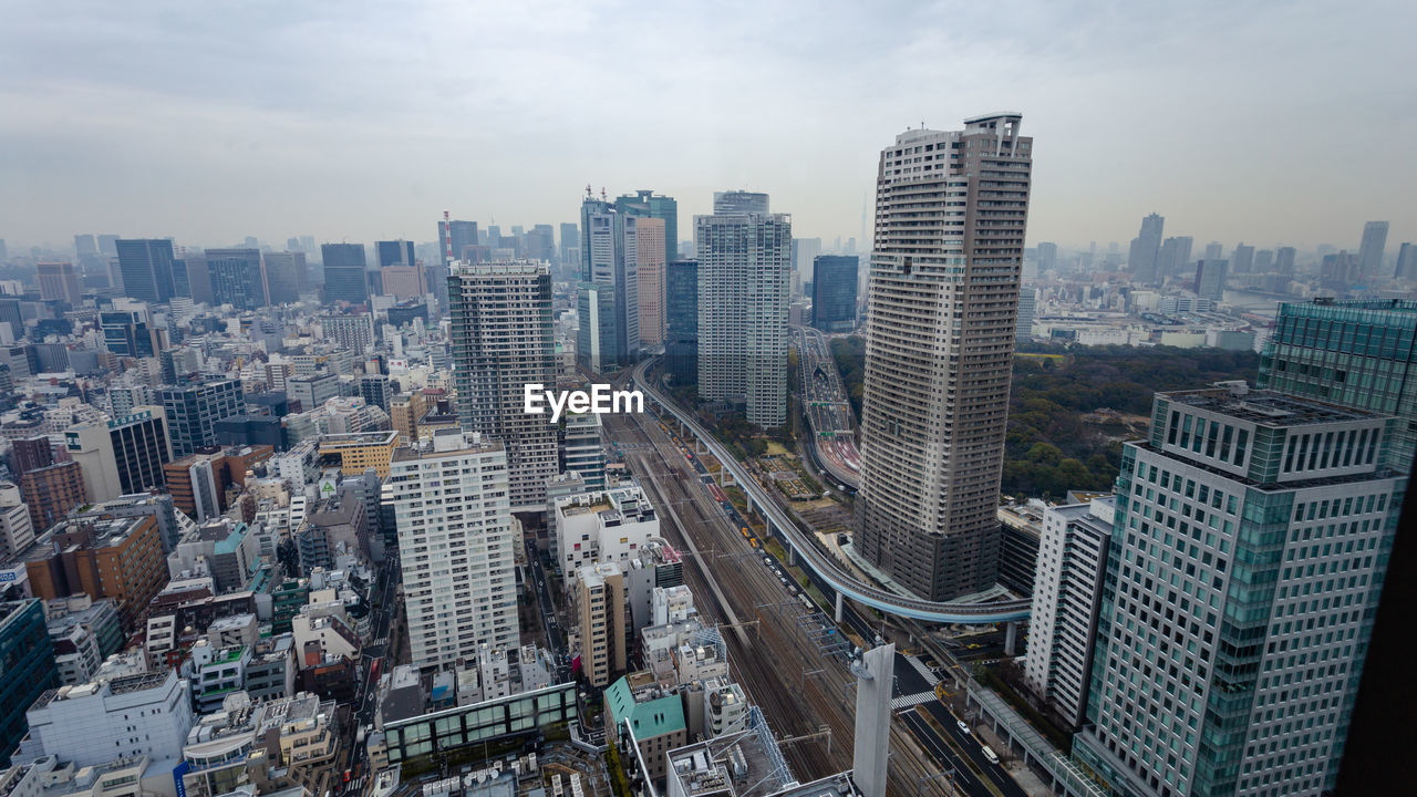 Aerial view of downtown tokyo with view of high rise buildings