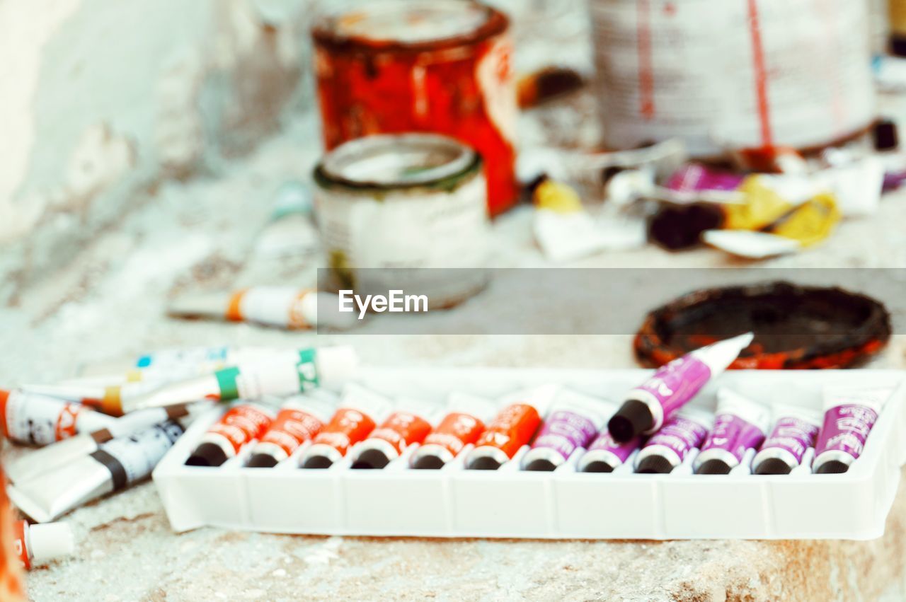 CLOSE-UP OF PAINT ON TABLE