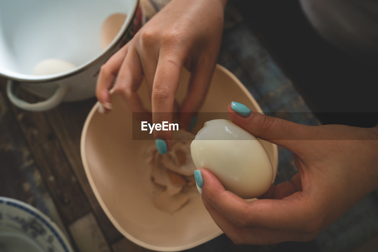 HIGH ANGLE VIEW OF PERSON PREPARING FOOD IN KITCHEN