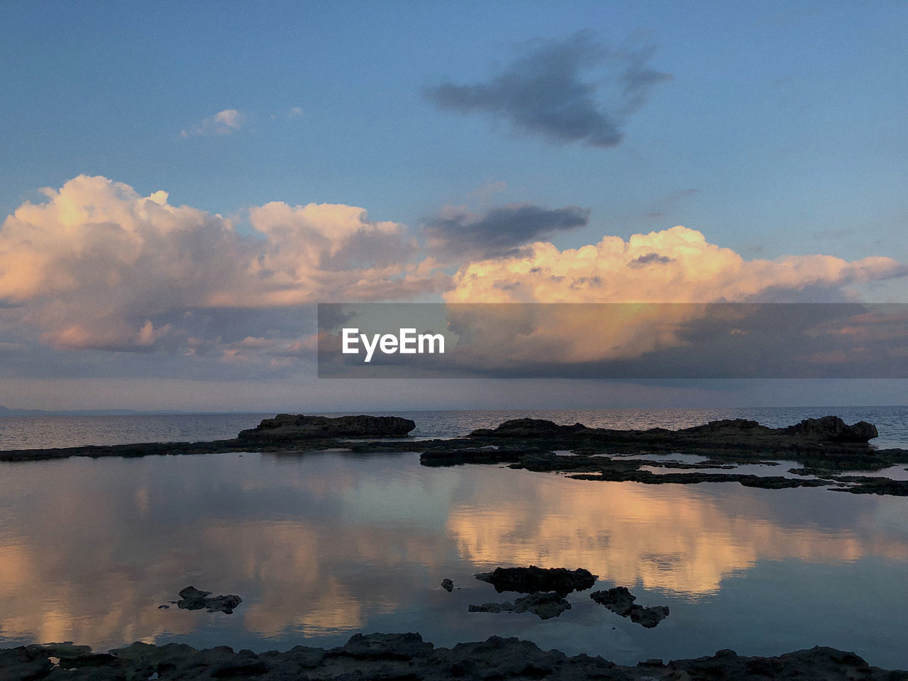 VIEW OF SEA AGAINST SKY DURING SUNSET