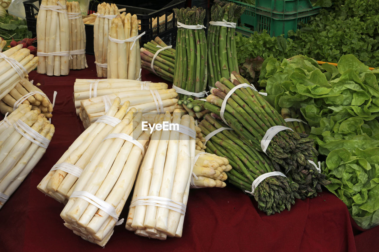 HIGH ANGLE VIEW OF VEGETABLES AT MARKET STALL