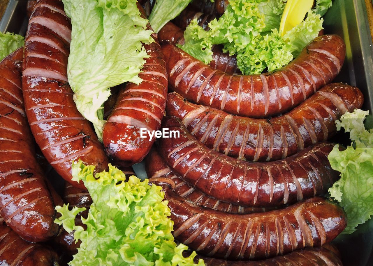 HIGH ANGLE VIEW OF FRESH VEGETABLES IN CONTAINER