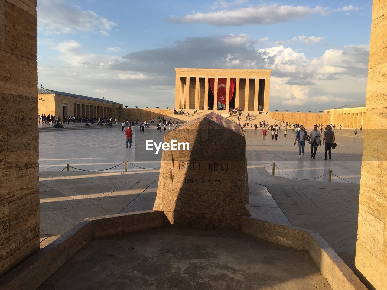 TOURISTS AT HISTORICAL BUILDING