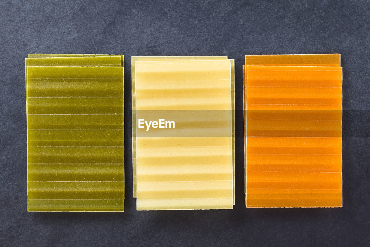 HIGH ANGLE VIEW OF YELLOW JUICE IN GLASS ON TABLE