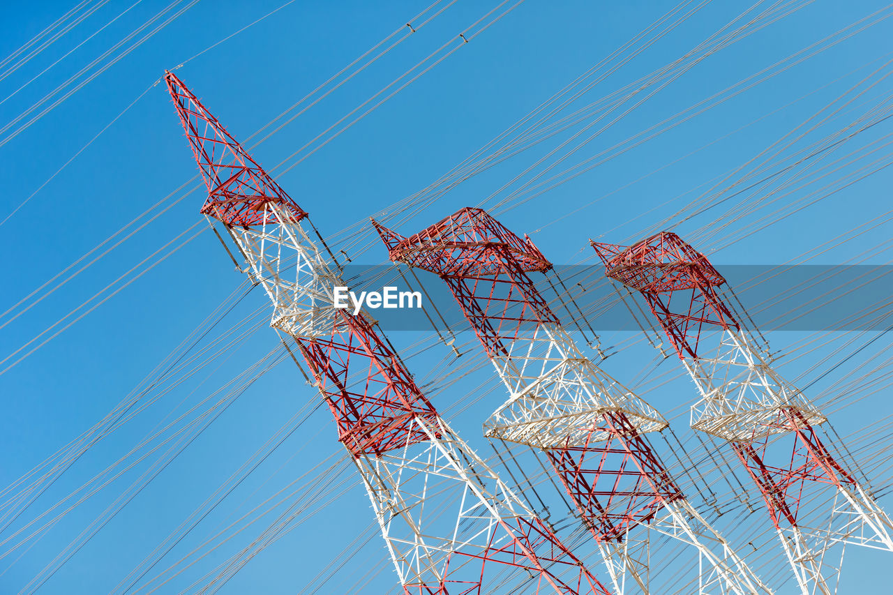 LOW ANGLE VIEW OF ELECTRICITY PYLON AGAINST CLEAR SKY