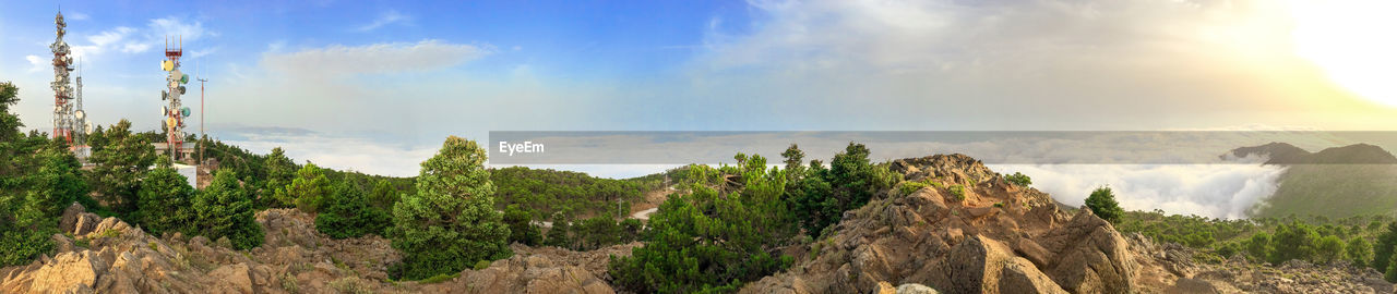 PANORAMIC VIEW OF LANDSCAPE AND MOUNTAINS AGAINST SKY