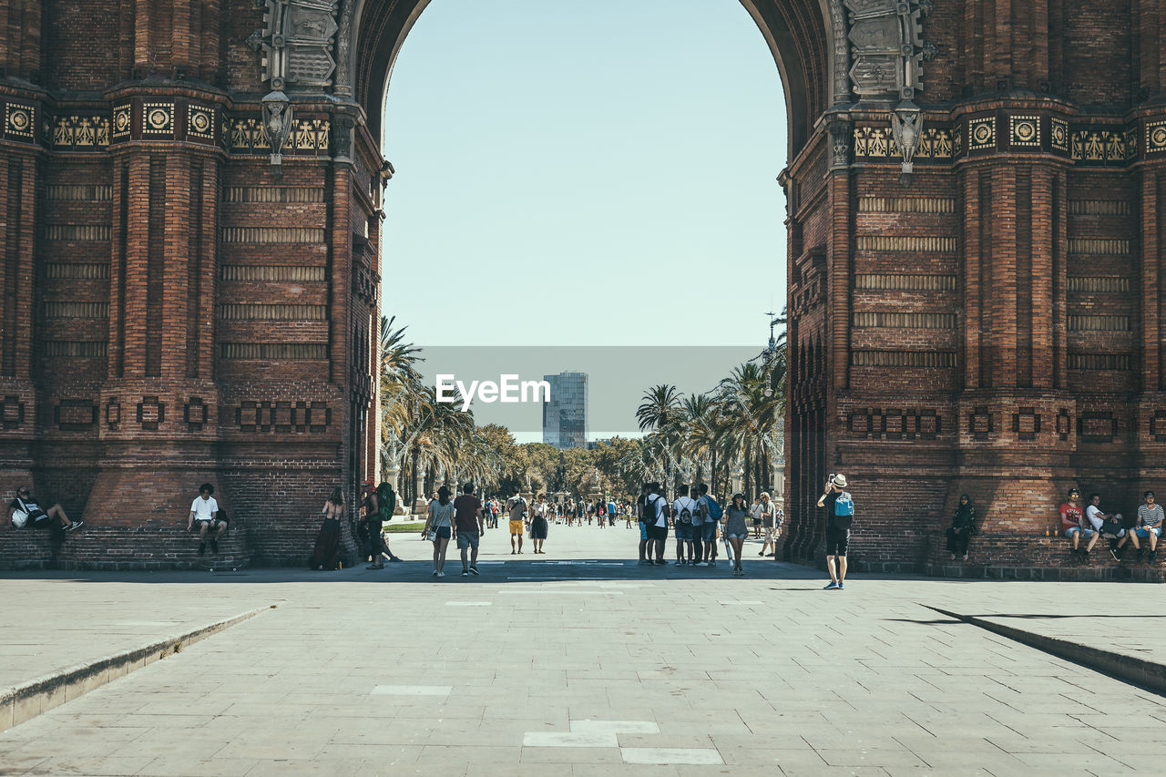 People at triumphal arch