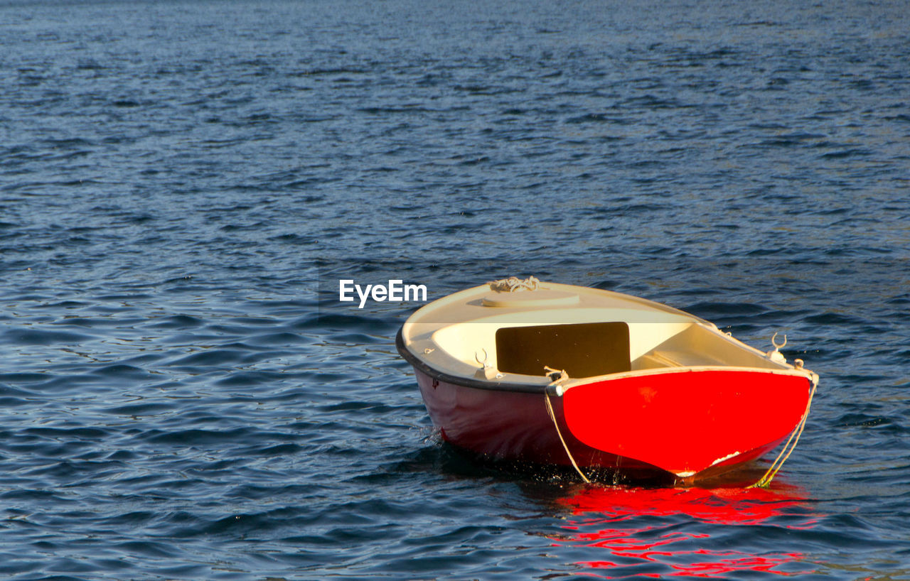 BOAT FLOATING ON SEA