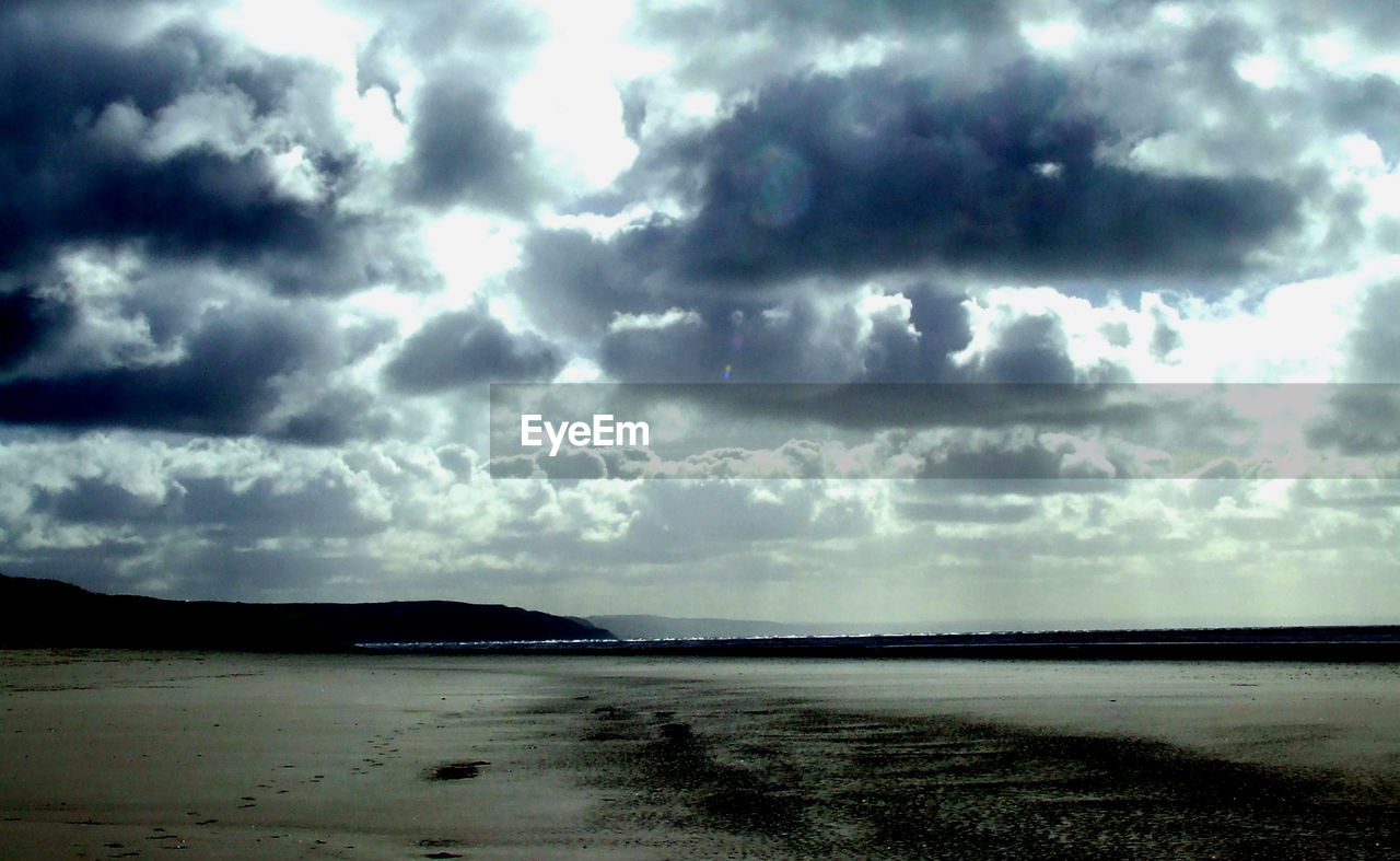 SCENIC VIEW OF DRAMATIC SKY OVER SEA