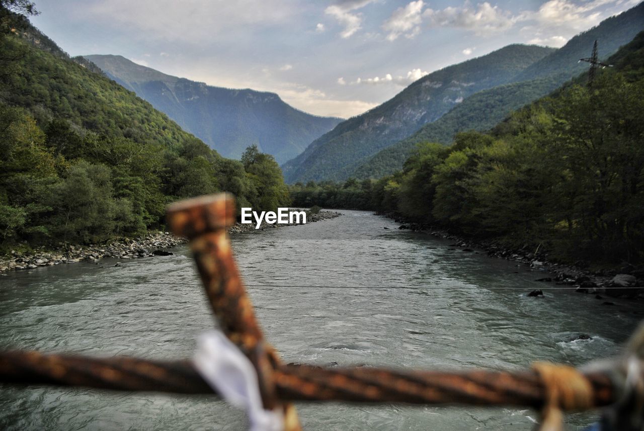 SCENIC VIEW OF RIVER AGAINST MOUNTAINS