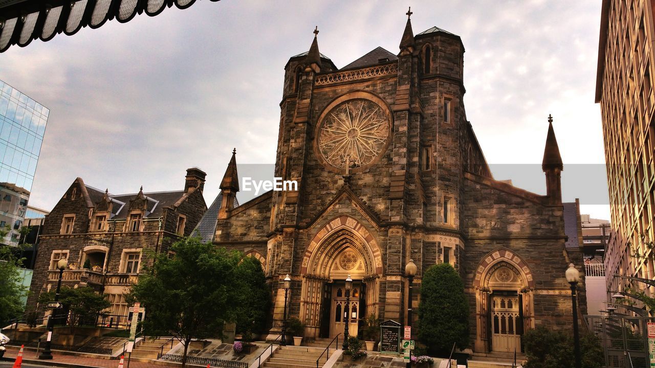 VIEW OF CHURCH AGAINST SKY