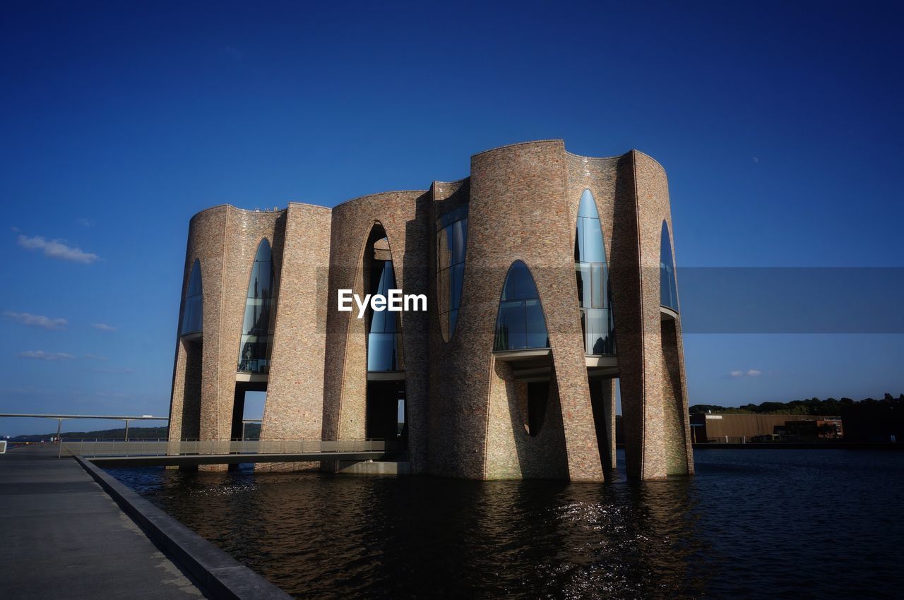 LOW ANGLE VIEW OF CASTLE AGAINST SKY