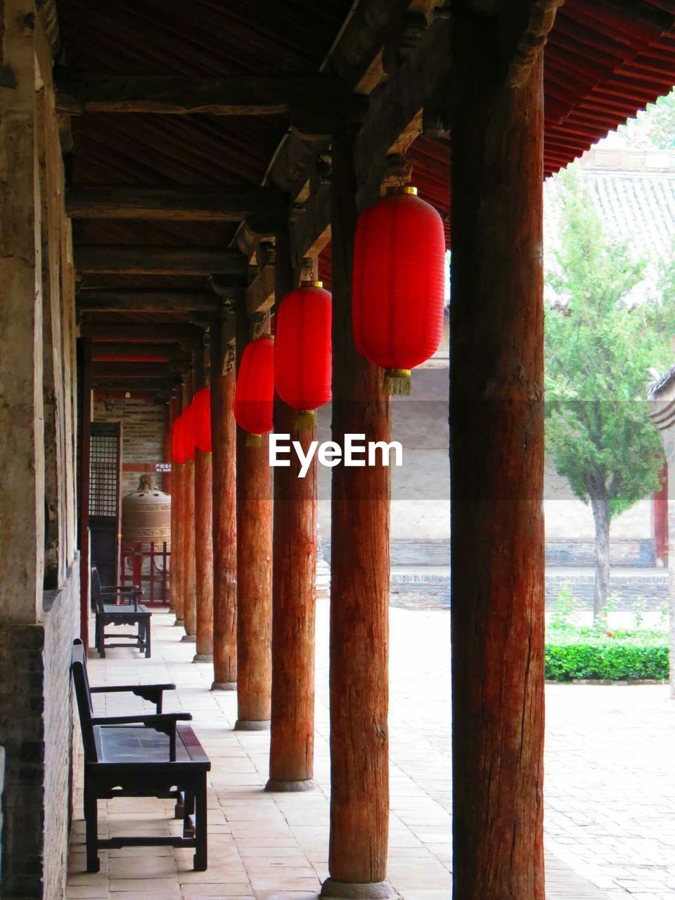 ROW OF COLUMNS IN ROW