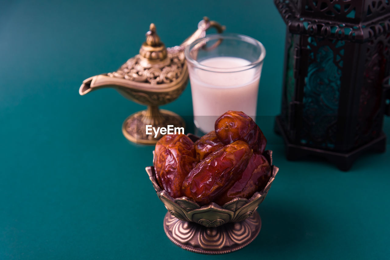 CLOSE-UP OF DRINK IN JAR ON TABLE