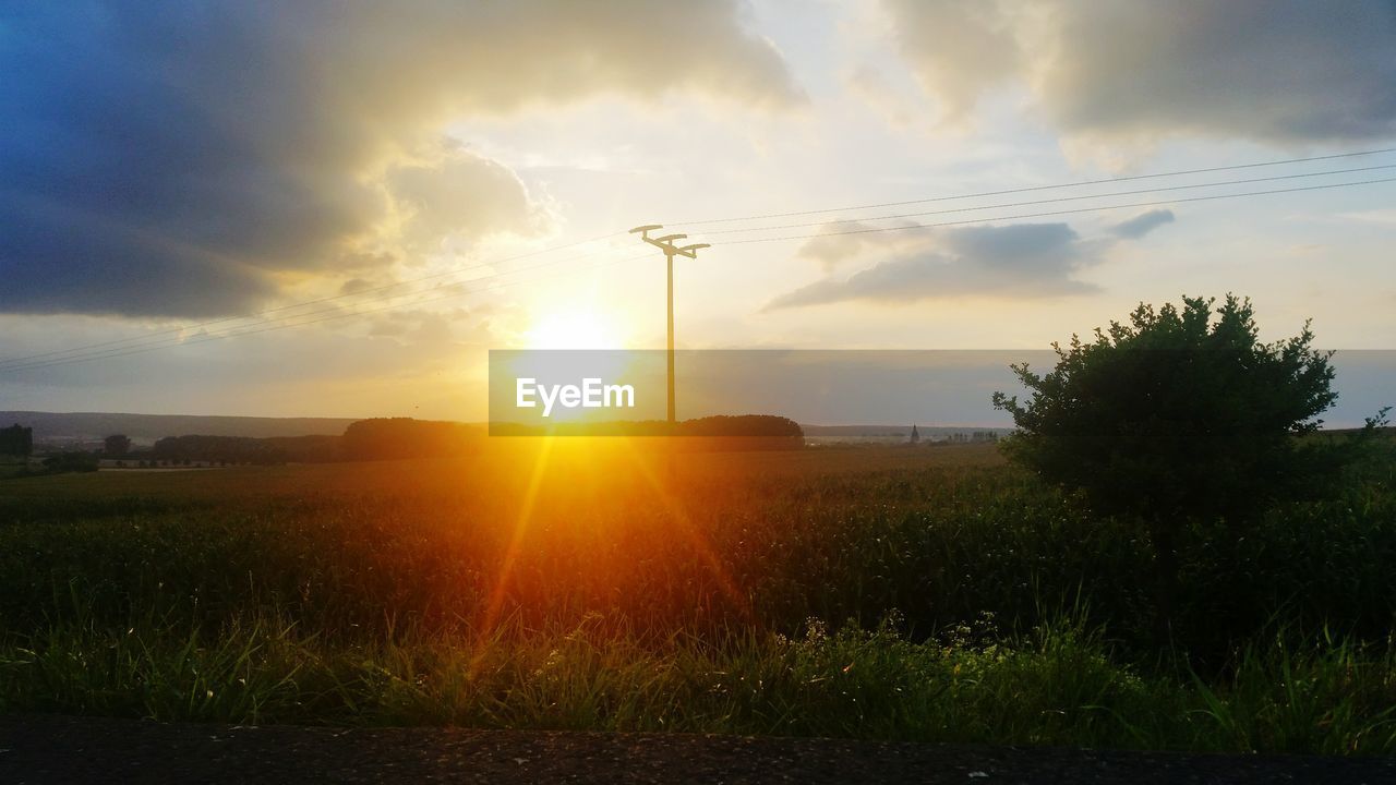 SCENIC VIEW OF LANDSCAPE AT SUNSET