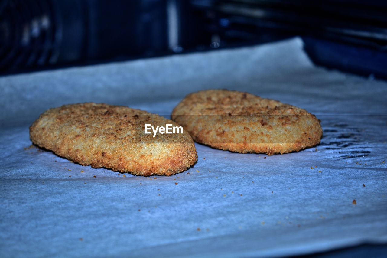 food and drink, food, freshness, cookies and crackers, cookie, breakfast, meal, snack, dessert, baked, no people, dish, biscuit, close-up, indoors, snickerdoodle, selective focus, kitchen, peanut butter cookie, sweet food, bread, table