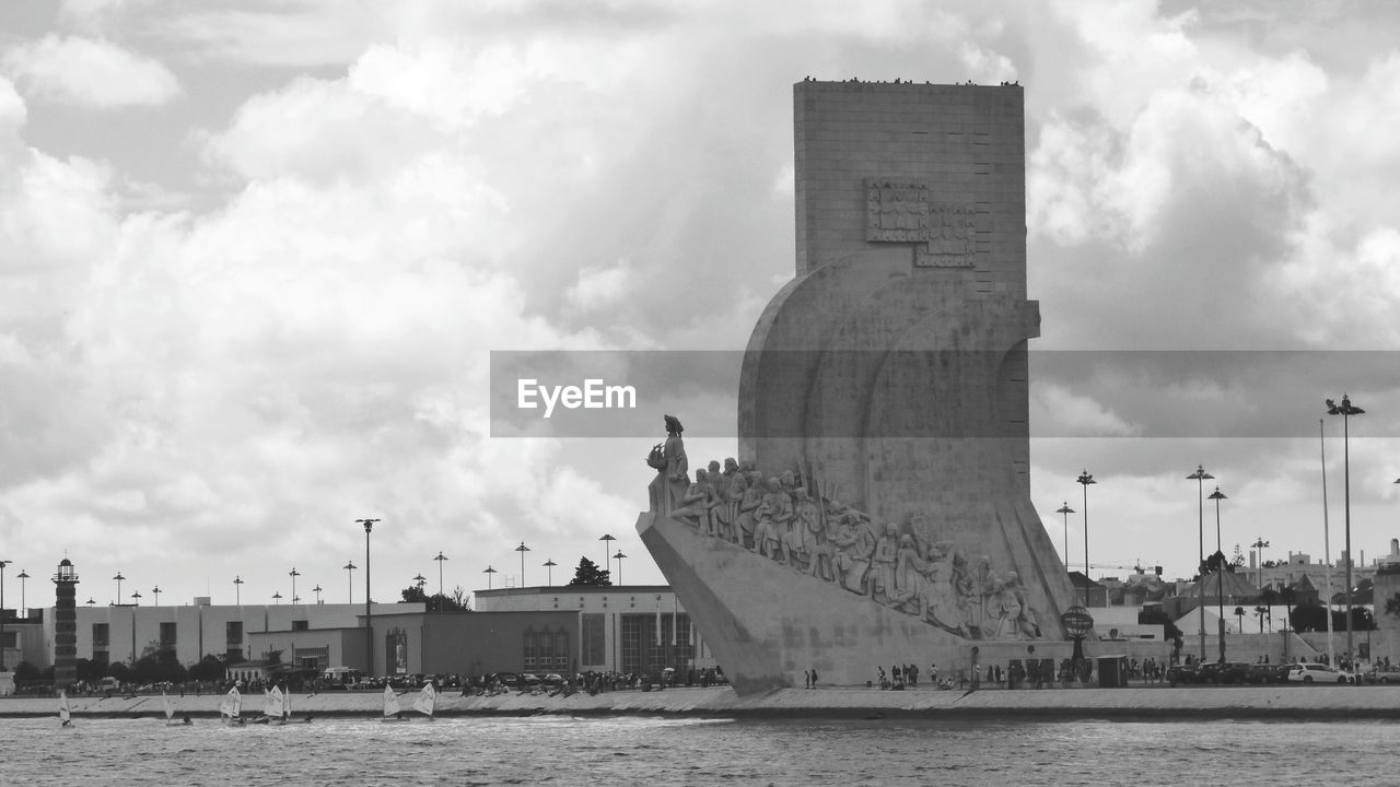 STATUE OF LIBERTY AGAINST SKY