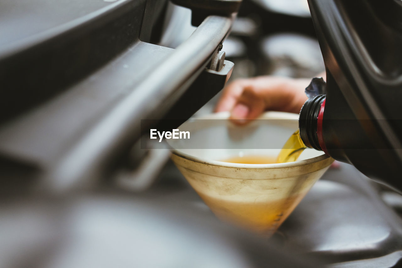 CROPPED IMAGE OF PERSON WORKING IN GLASS