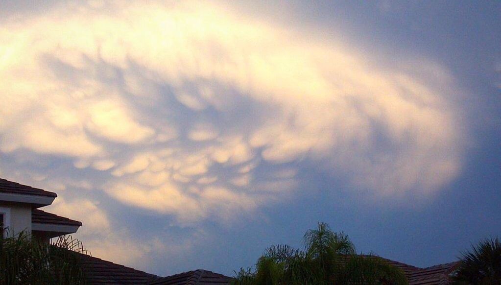 LOW ANGLE VIEW OF CLOUDY SKY