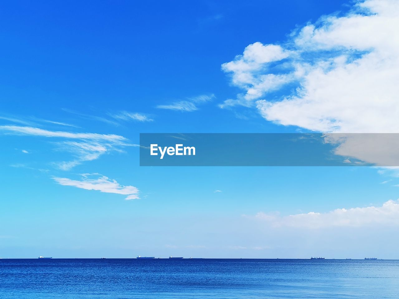 SCENIC VIEW OF SEASCAPE AGAINST SKY